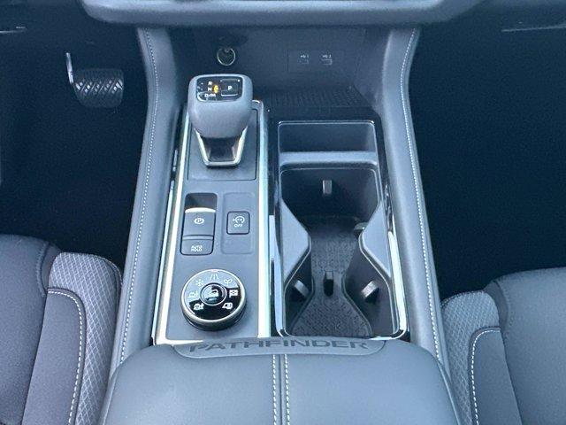 Photo of 2025 Everest White P Nissan Pathfinder