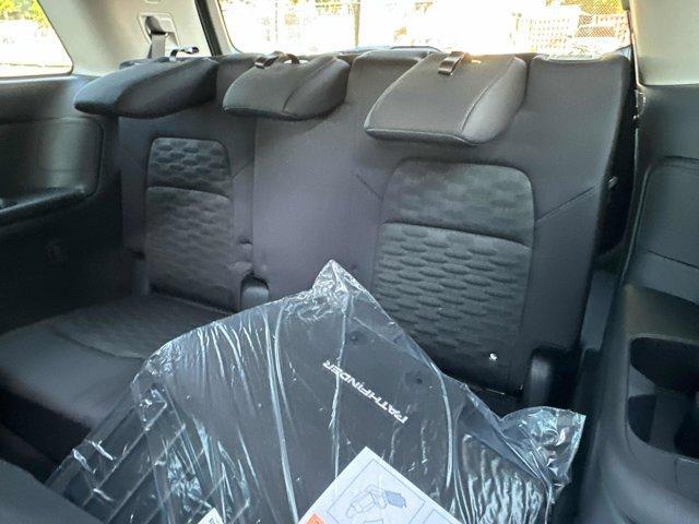 Photo of 2025 Everest White P Nissan Pathfinder