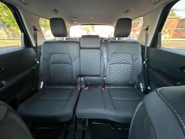 Photo of 2025 Everest White P Nissan Pathfinder