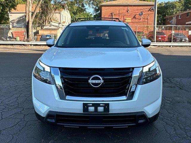 Photo of 2025 Everest White P Nissan Pathfinder