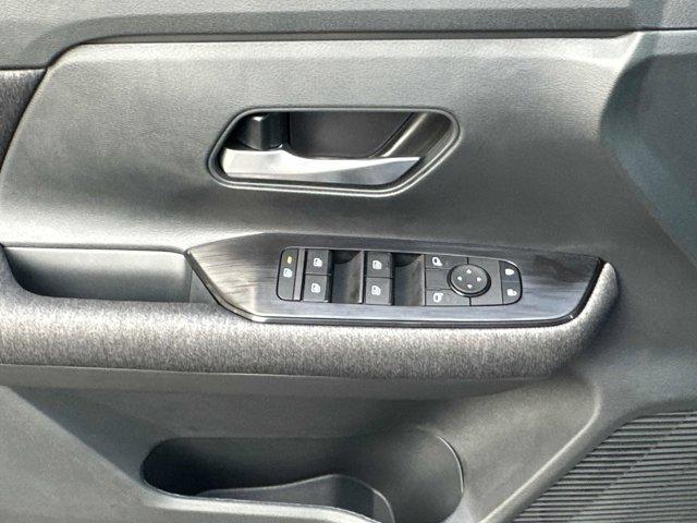 Photo of 2025 Aspen White Tri Nissan Kicks