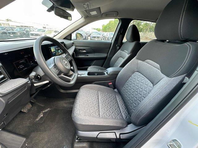 Photo of 2025 Aspen White Tri Nissan Kicks