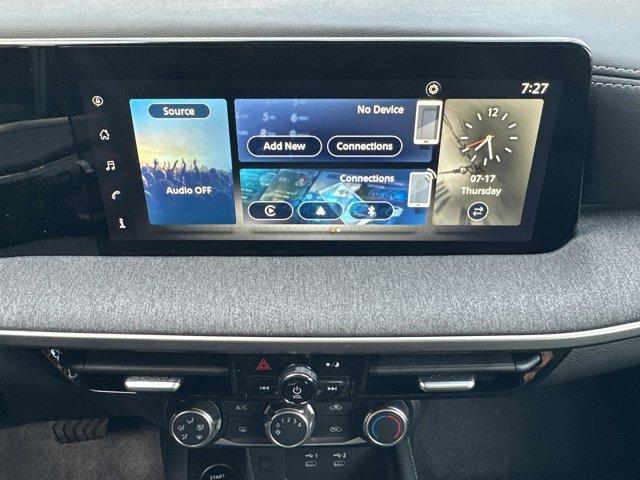 Photo of 2025 Aspen White Tri Nissan Kicks