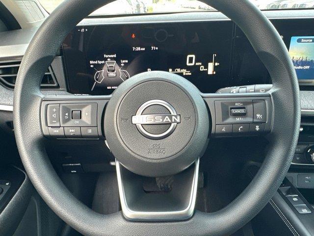 Photo of 2025 Aspen White Tri Nissan Kicks