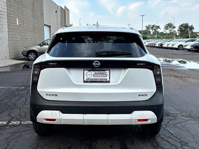 Photo of 2025 Aspen White Tri Nissan Kicks