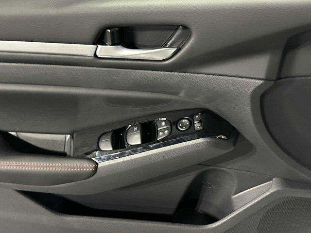 Photo of 2025 White Nissan Altima