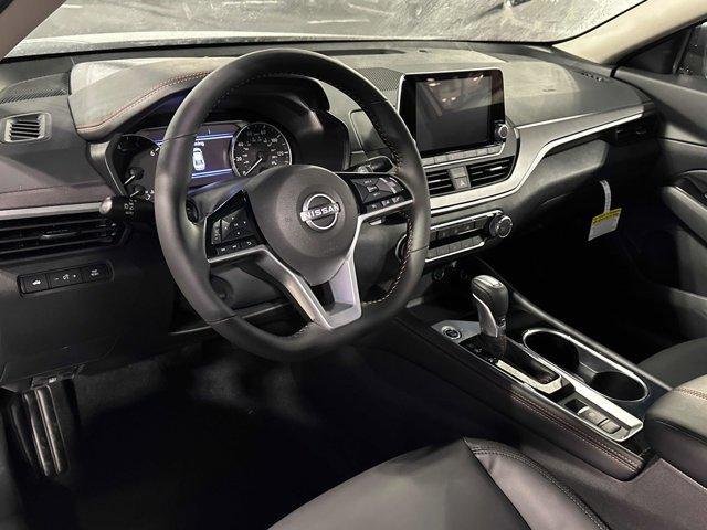 Photo of 2025 White Nissan Altima