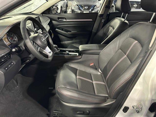 Photo of 2025 White Nissan Altima