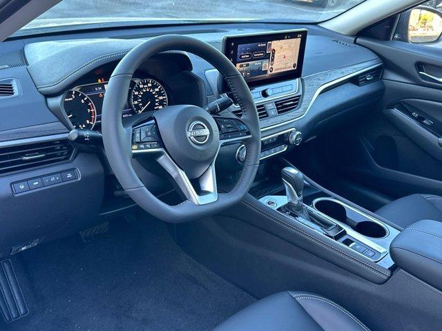 Photo of 2025 Black Nissan Altima