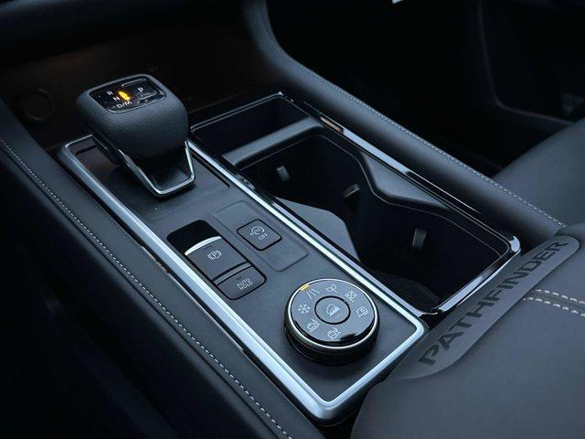 Photo of 2025 Everest White P Nissan Pathfinder