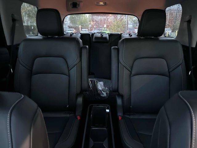 Photo of 2025 Everest White P Nissan Pathfinder