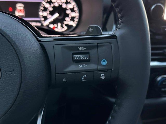 Photo of 2025 Everest White P Nissan Pathfinder