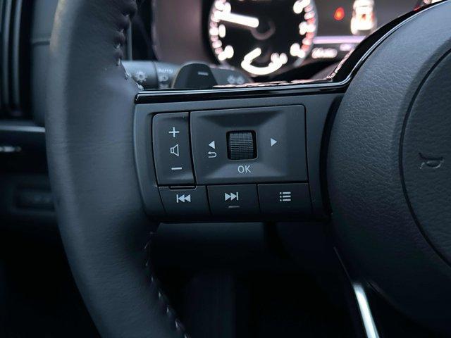 Photo of 2025 Everest White P Nissan Pathfinder