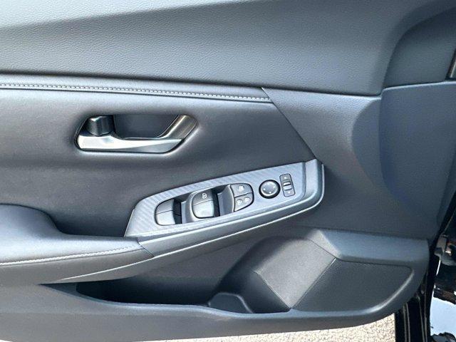 Photo of 2025 Black Nissan Sentra