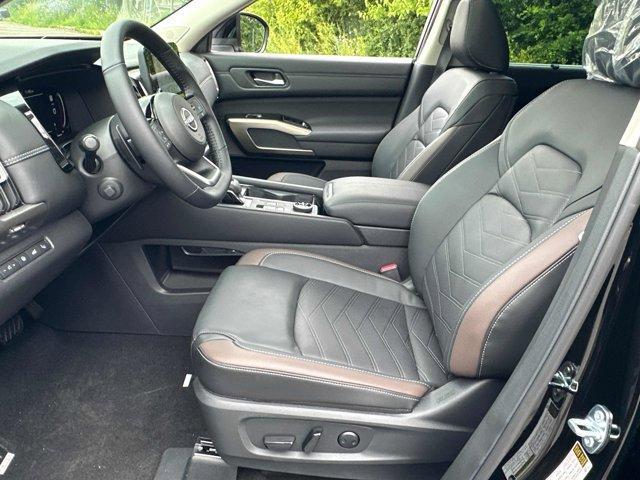 Photo of 2025 Black Nissan Pathfinder