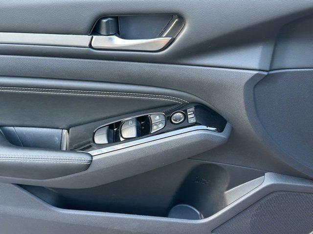 Photo of 2022 Scarlet Ember Nissan Altima