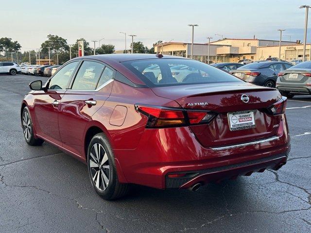Photo of 2022 Scarlet Ember Nissan Altima