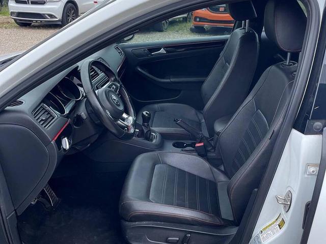 Photo of 2016 Pure White Volkswagen Jetta