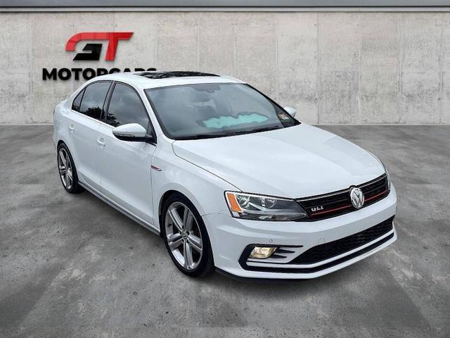 Photo of 2016 Pure White Volkswagen Jetta