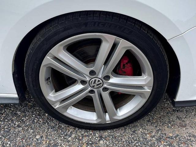 Photo of 2016 Pure White Volkswagen Jetta