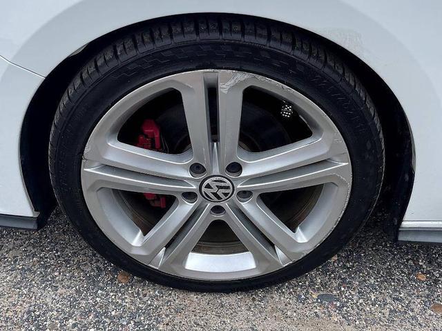 Photo of 2016 Pure White Volkswagen Jetta
