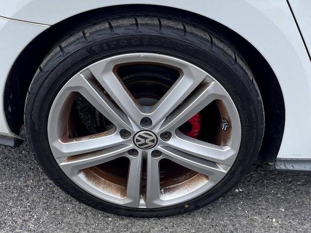 Photo of 2016 Pure White Volkswagen Jetta