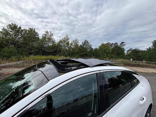 Photo of 2021 Glacial White Pearl Kia K5