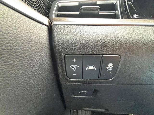 Photo of 2021 Glacial White Pearl Kia K5