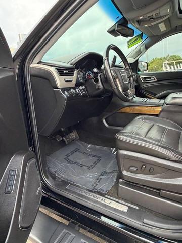 Photo of 2017 Onyx Black GMC Yukon XL