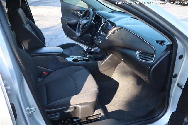 Photo of 2019 Silver Ice Metallic Chevrolet Malibu
