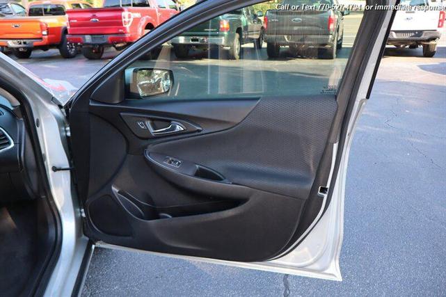 Photo of 2019 Silver Ice Metallic Chevrolet Malibu