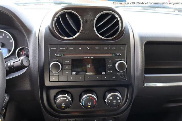 Photo of 2010 Stone White Clear Coat Jeep Compass