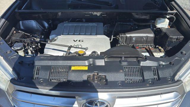 Photo of 2012 Gray Toyota Highlander