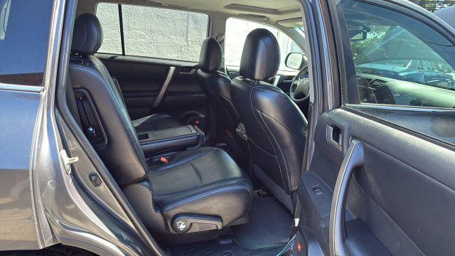 Photo of 2012 Gray Toyota Highlander