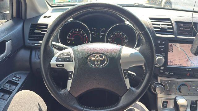 Photo of 2012 Gray Toyota Highlander