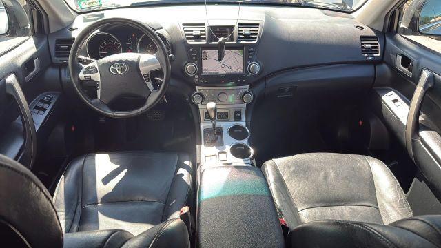 Photo of 2012 Gray Toyota Highlander