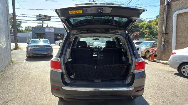 Photo of 2012 Gray Toyota Highlander