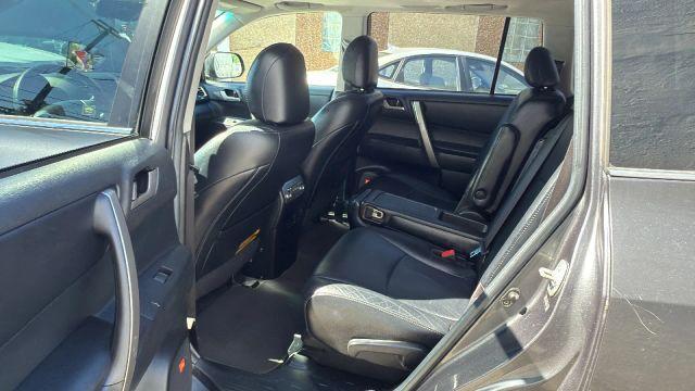 Photo of 2012 Gray Toyota Highlander