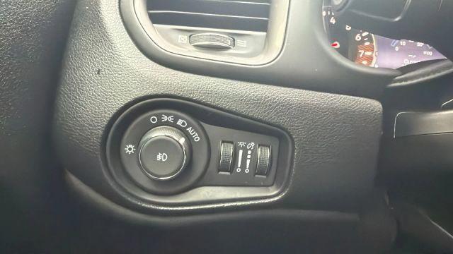 Photo of 2019 White Jeep Renegade