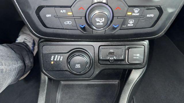 Photo of 2019 White Jeep Renegade