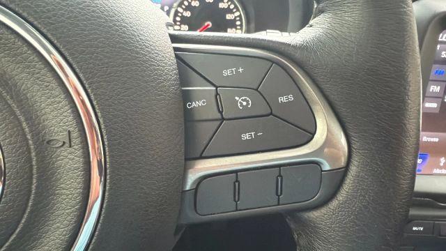 Photo of 2019 White Jeep Renegade