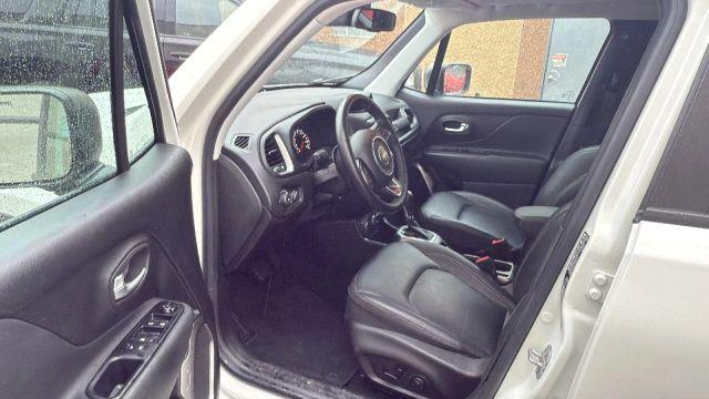 Photo of 2019 White Jeep Renegade