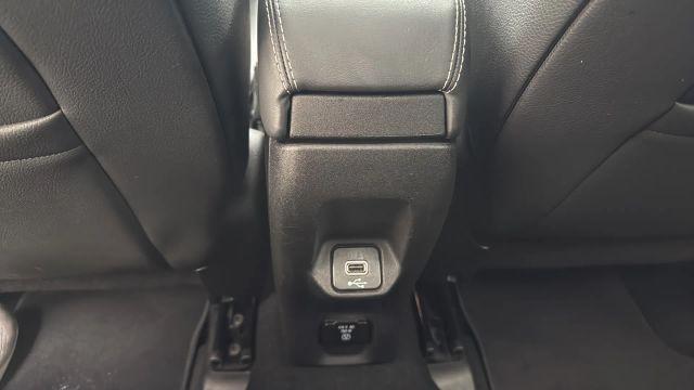 Photo of 2019 White Jeep Renegade