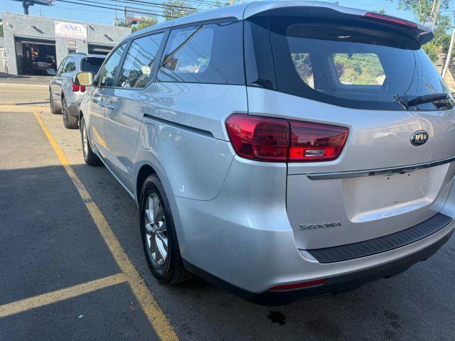 Photo of 2019 Gray Kia Sedona