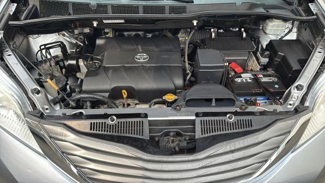 Photo of 2012 Silver Toyota Sienna