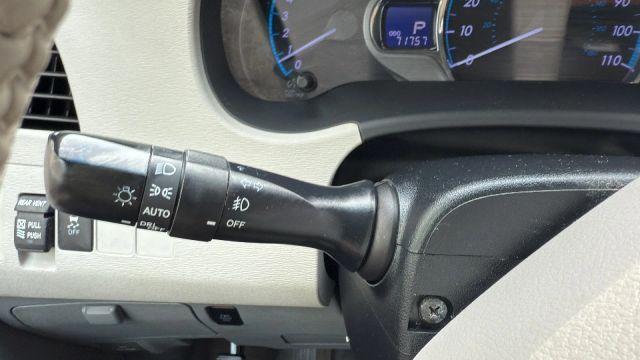 Photo of 2012 Silver Toyota Sienna