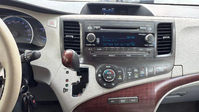 Photo of 2012 Silver Toyota Sienna