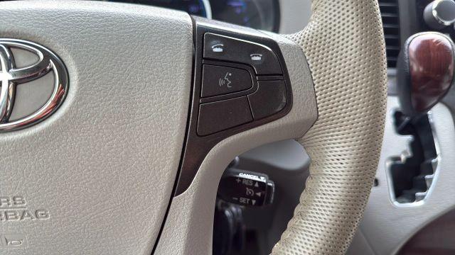 Photo of 2012 Silver Toyota Sienna