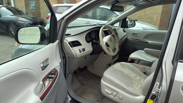 Photo of 2012 Silver Toyota Sienna