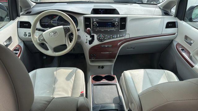 Photo of 2012 Silver Toyota Sienna